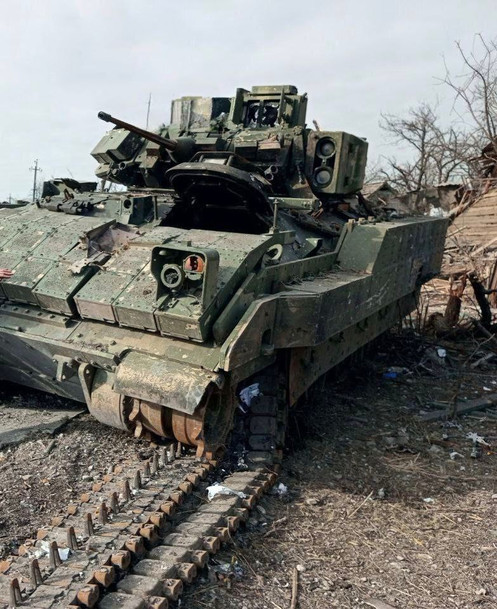 Подбитая БМП M2A2 Bradley ODS-SA