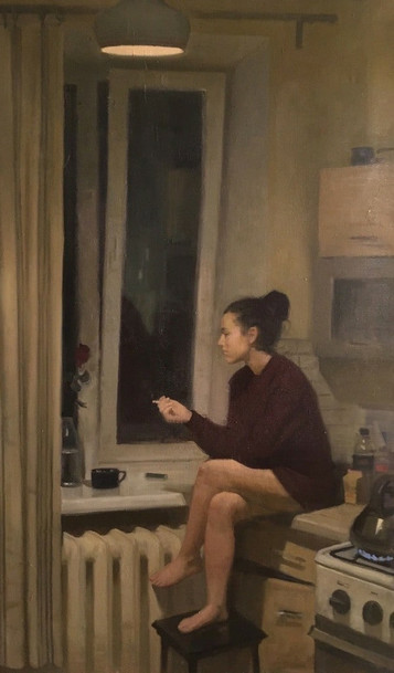 Девушка курит у окна