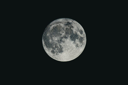 Сегодняшняя Луна, снятая на обычную камеру Canon 70d студентами из Фот