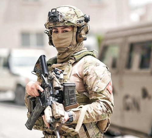 Первая женщина - член спецназа USGN Национальной гвардии Туниса, позыв