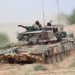 Индийские Т-90С Bhishma с легкими антидроновыми козырьками на башне