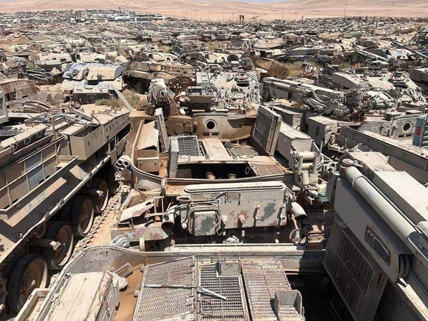 Свалка снятых с вооружения иорданской армии танков M60 и Challenger 1