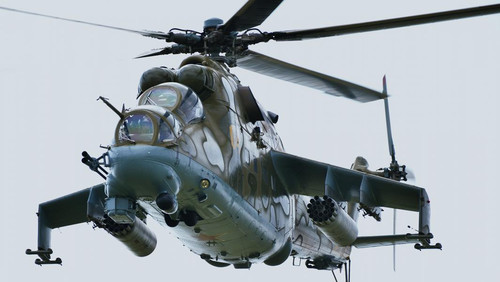 Вертолет Ми-24 на учении